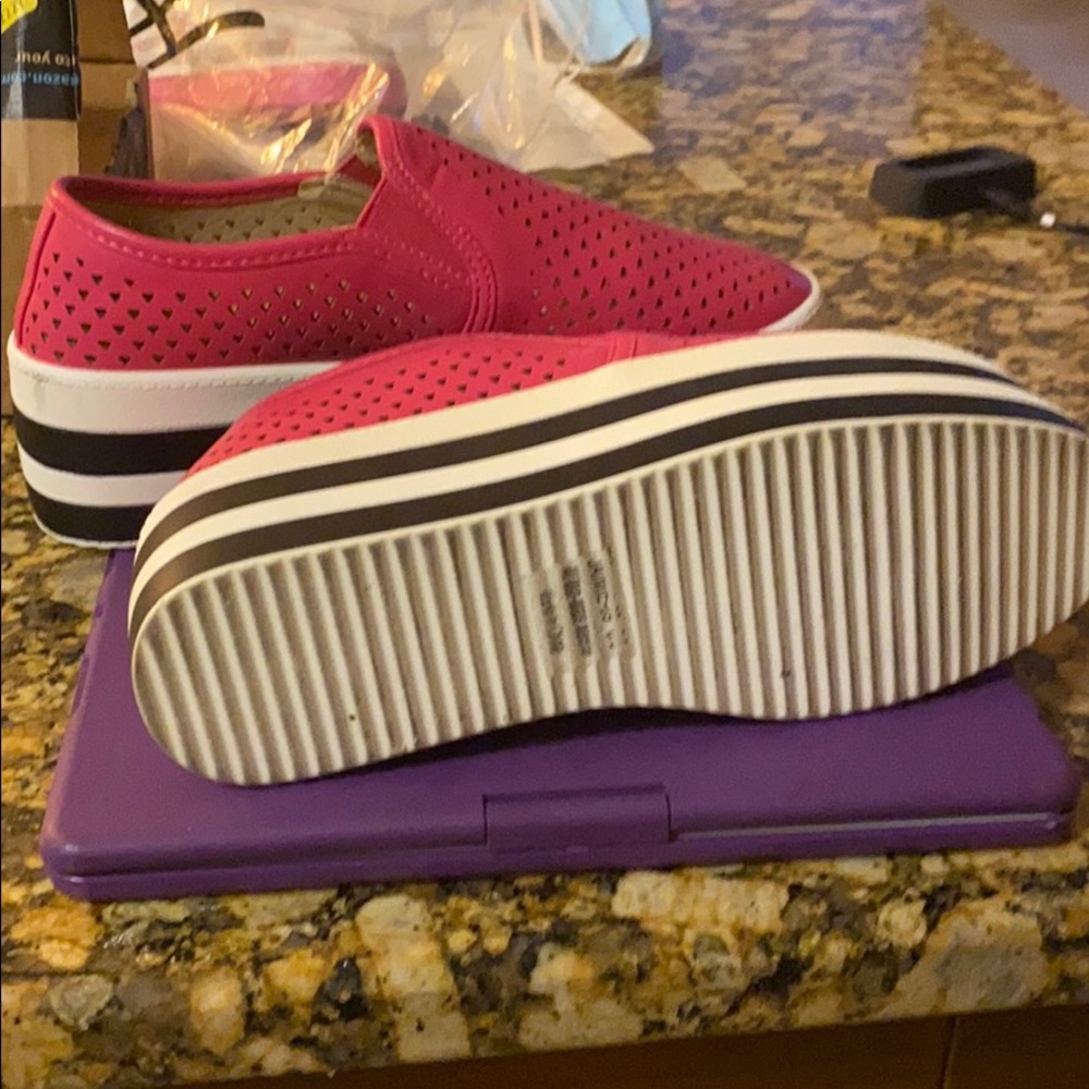 Shoes - Picture 4 of 4